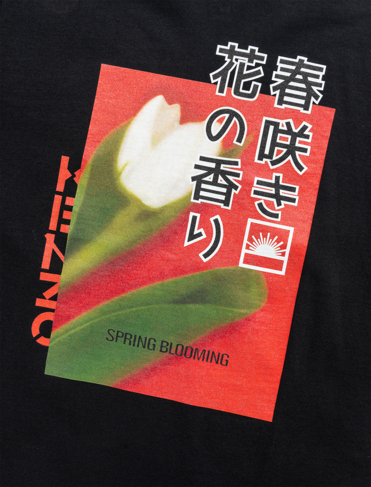 SEASONAL GRAPHIC TEE