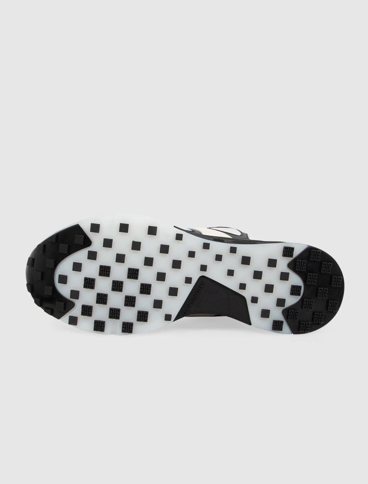 GIV 1 - A Ma Maniere