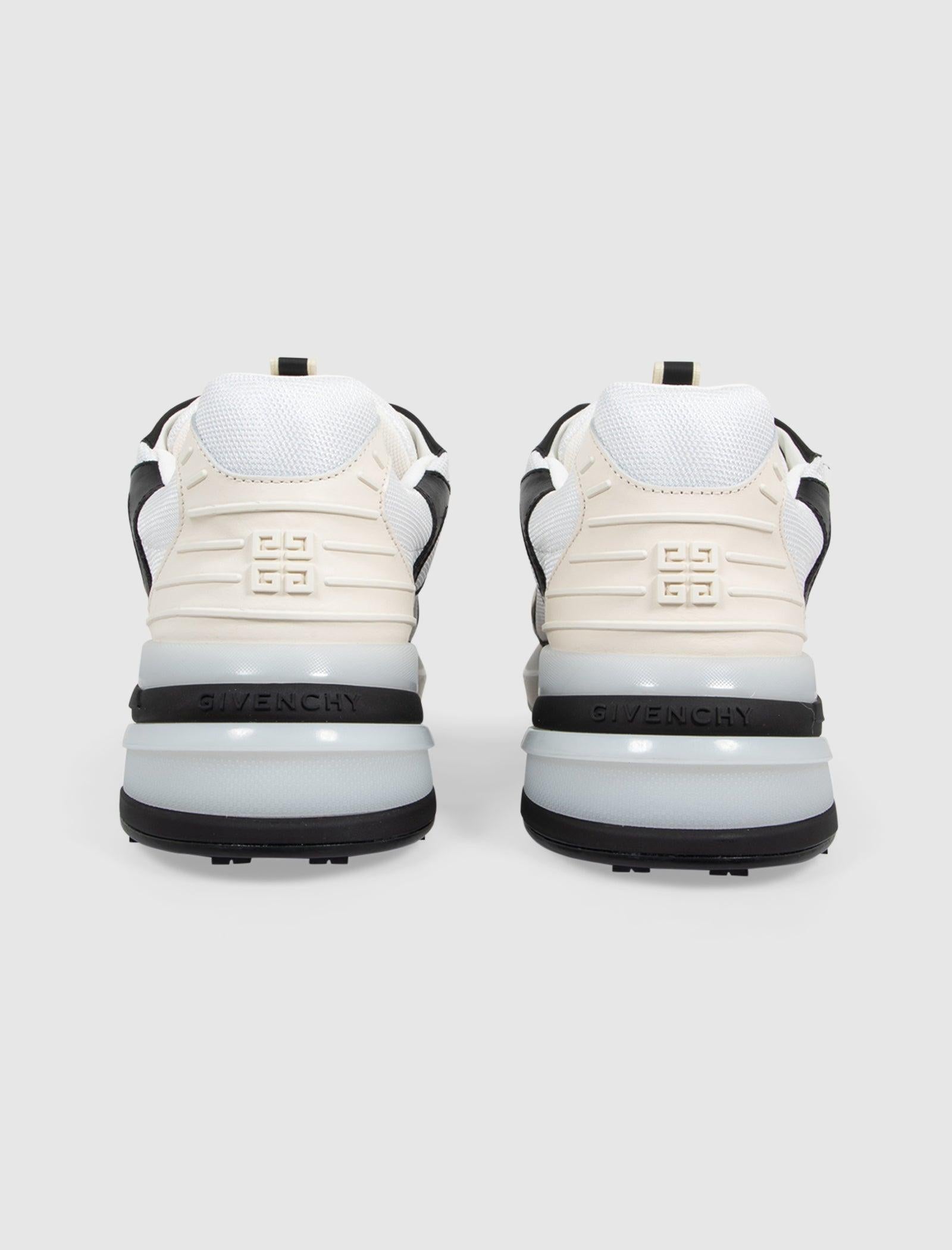 GIV 1 - A Ma Maniere