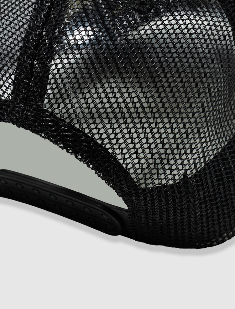 MAGAZINE TRUCKER HAT